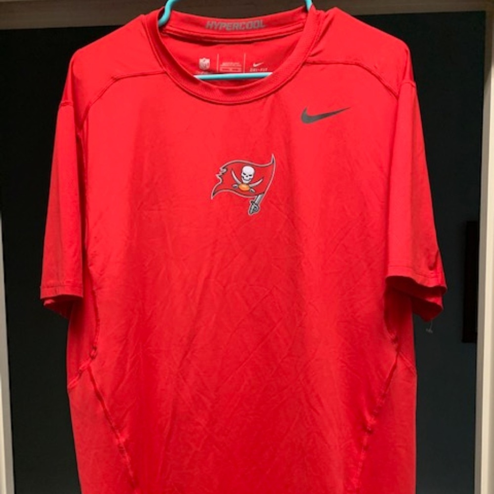 Buccaneers Nike XL Hypercool DriFit On-Field shirt